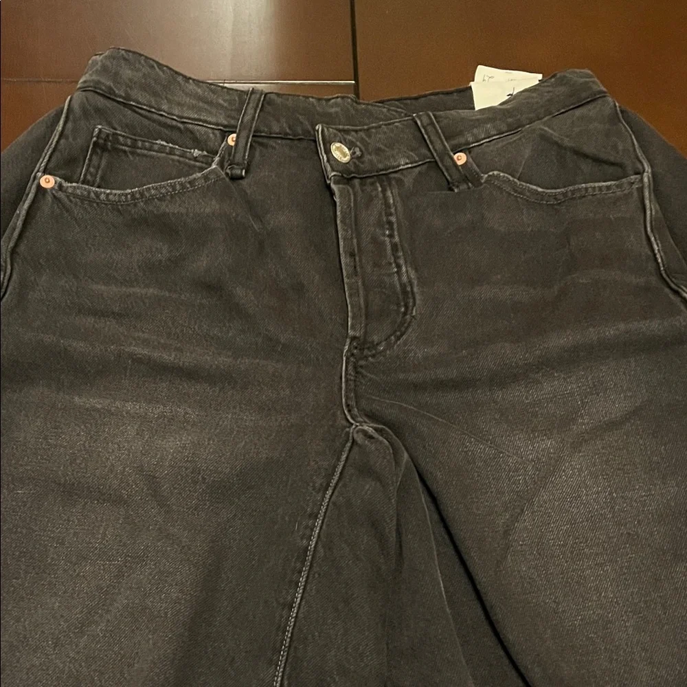 We The Free, boomerang Black Jean Shorts missing one top copper rivet. - Picture 4 of 15